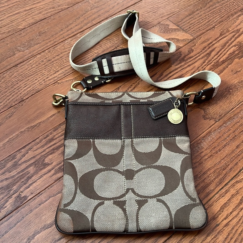 Cute little Coach bag: cross body